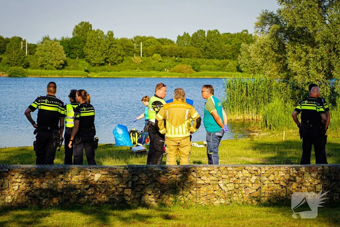 Omstander schiet drenkeling te hulp