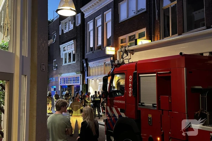 Deur opengebroken vanwege brand in winkelpand