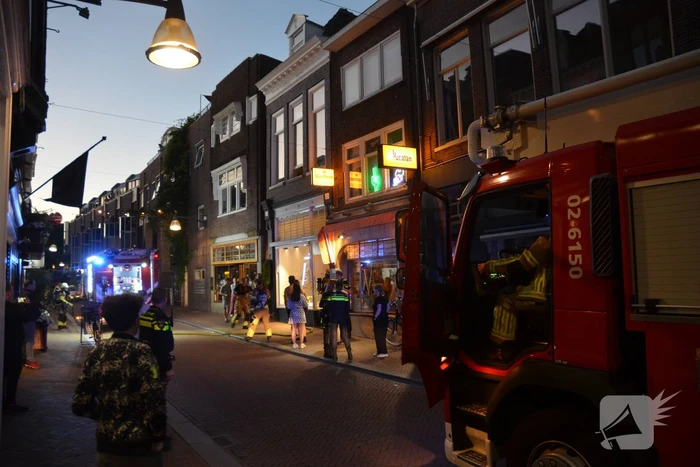 Deur opengebroken vanwege brand in winkelpand