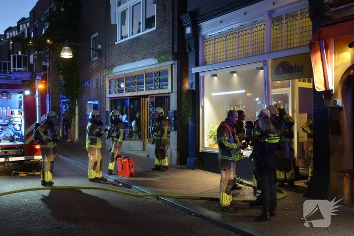 Deur opengebroken vanwege brand in winkelpand