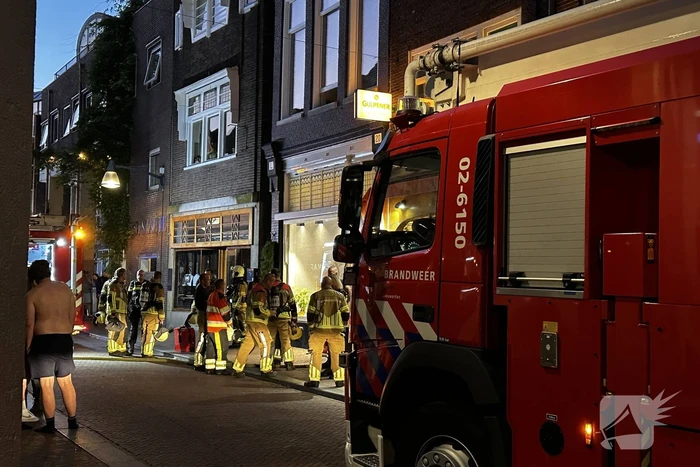 Deur opengebroken vanwege brand in winkelpand