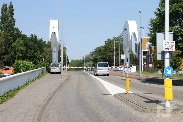 Vertraging nadat brug in storing staat