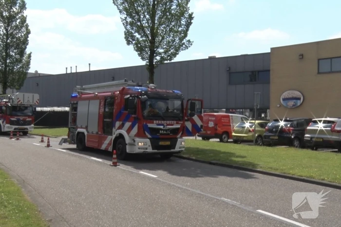 Brandweer controleert rookontwikkeling bij popcornfabriek