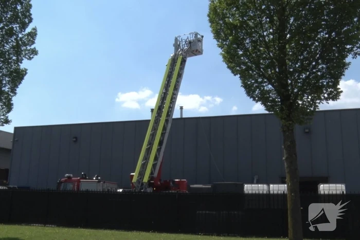 Brandweer controleert rookontwikkeling bij popcornfabriek