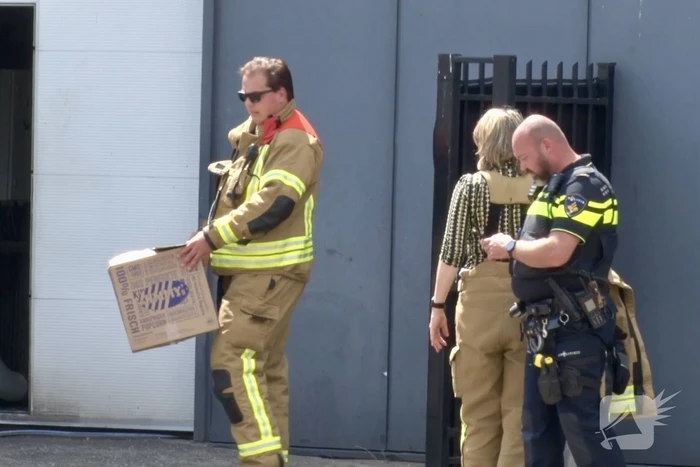 Brandweer controleert rookontwikkeling bij popcornfabriek