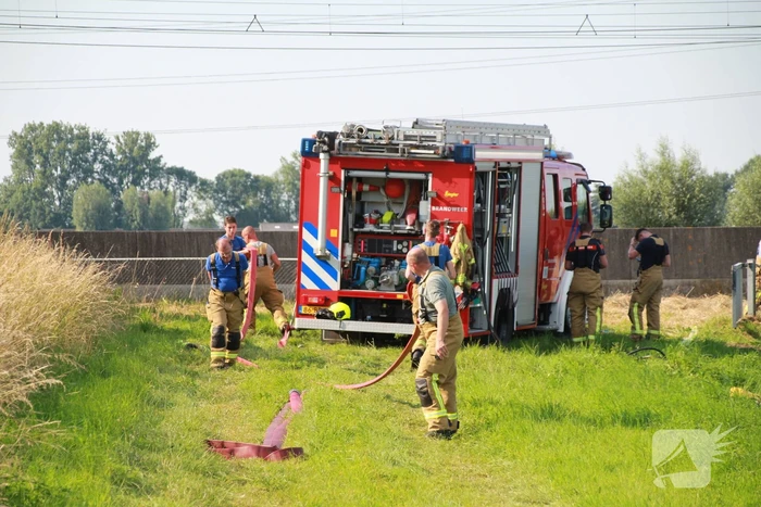 Middelbrand na bermbrand langs spoor