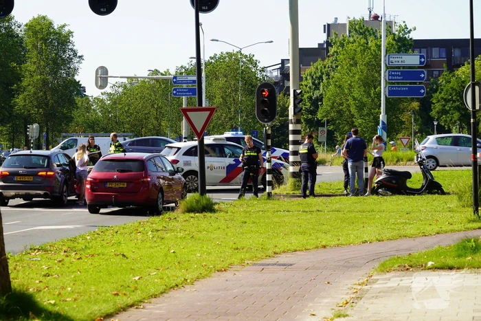 Scooterrijder gewond bij aanrijding op oversteekplaats