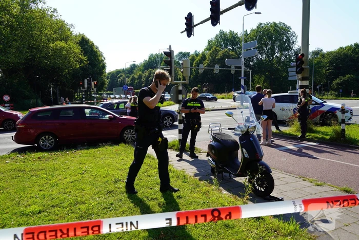Scooterrijder gewond bij aanrijding op oversteekplaats