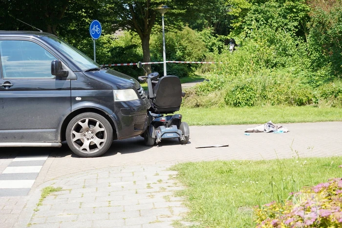Scootmobieler gewond bij aanrijding met auto