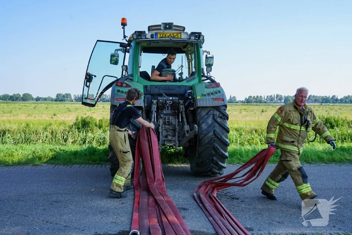 Grote rookwolken door brand in tractor