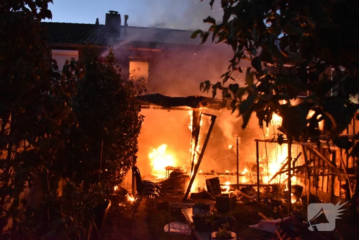 Twee gewonden bij grote brand