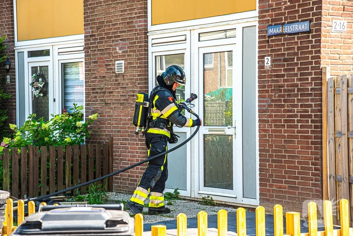 Vergeten gasflessen op het dak blazen af in verband met hitte