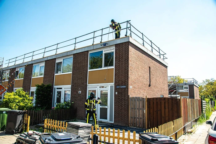 Vergeten gasflessen op het dak blazen af in verband met hitte