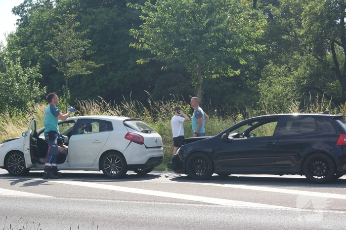 Gewonde en veel schade bij kop-staartbotsing