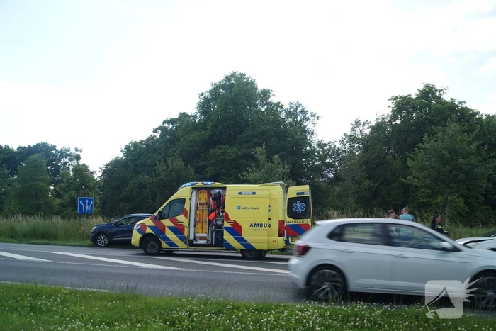 Gewonde en veel schade bij kop-staartbotsing
