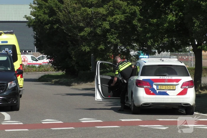 Persoon op electrische step botst tegen auto