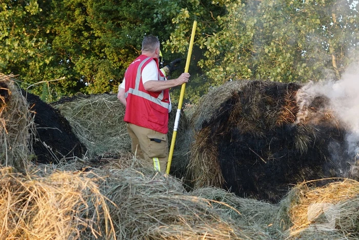 Brandweer druk met brand in meerdere hooibalen