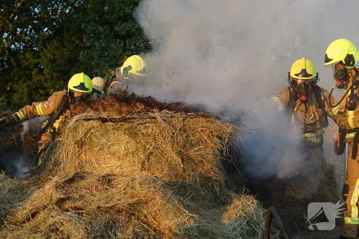 Brandweer druk met brand in meerdere hooibalen