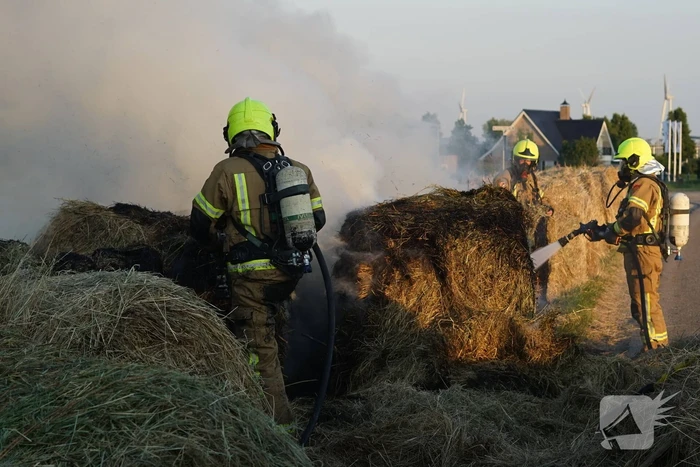 Brandweer druk met brand in meerdere hooibalen