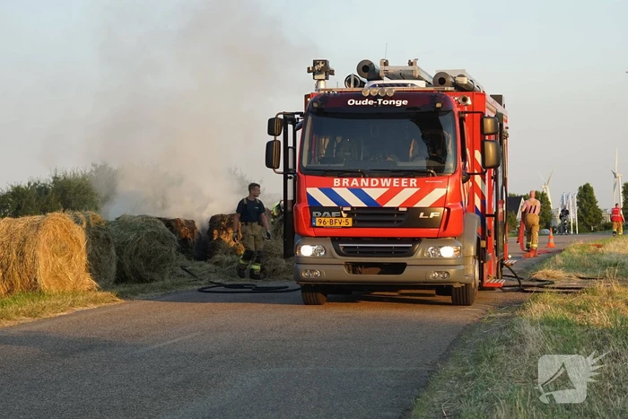Brandweer druk met brand in meerdere hooibalen