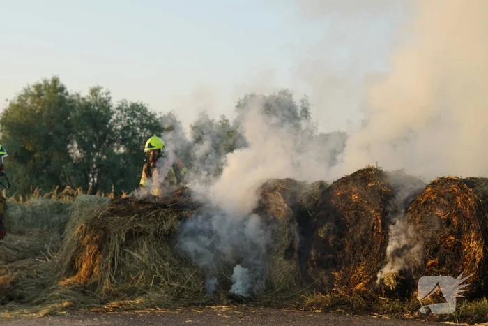 Brandweer druk met brand in meerdere hooibalen