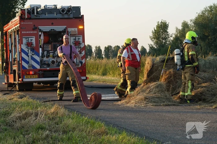 Brandweer druk met brand in meerdere hooibalen