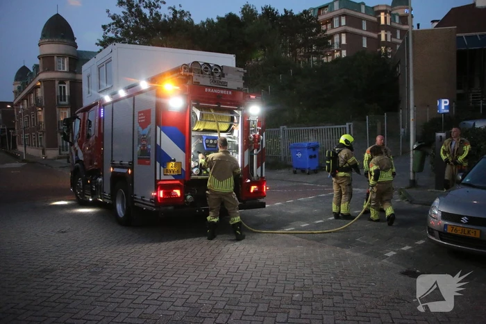 Veel rookontwikkeling bij brand in papiercontainer