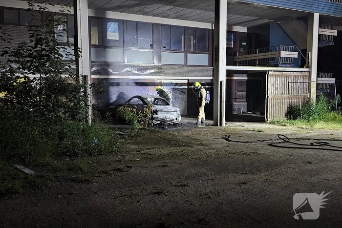 Audi TT vat vlam onder slooppand