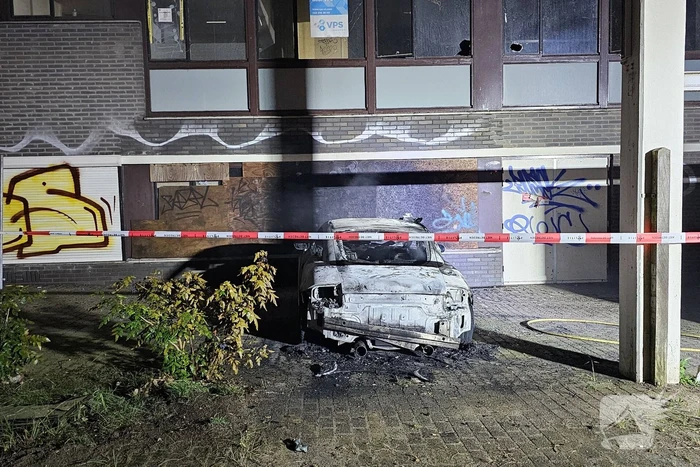 Audi TT vat vlam onder slooppand