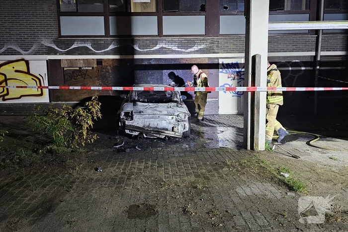 Audi TT vat vlam onder slooppand