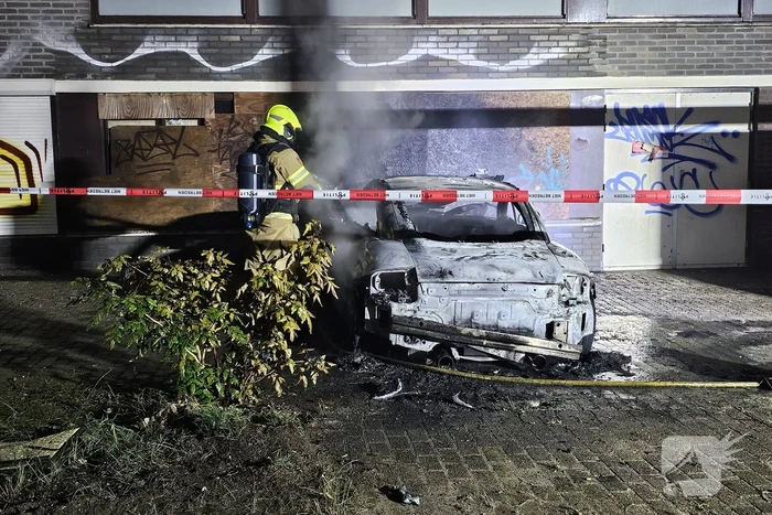 Audi TT vat vlam onder slooppand