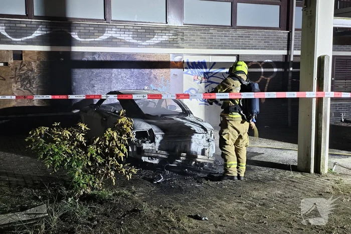 Audi TT vat vlam onder slooppand