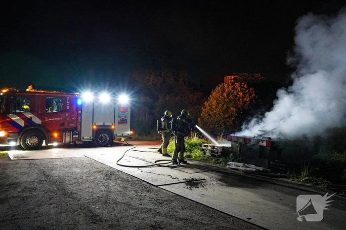 Container met bouwafval vermoedelijk in brand gestoken
