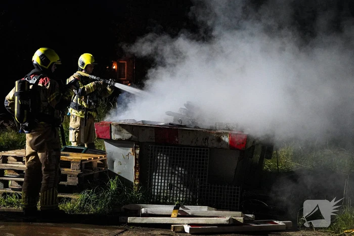 Container met bouwafval vermoedelijk in brand gestoken