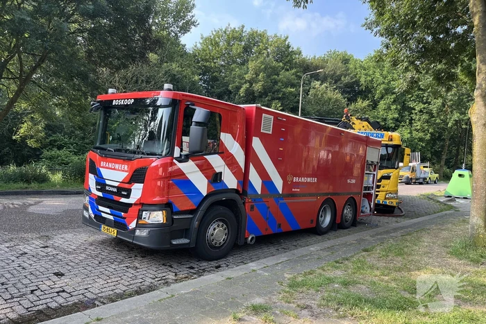 Elektrische auto brandt volledig uit