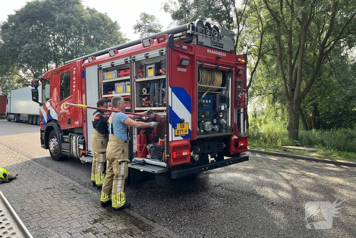 Elektrische auto brandt volledig uit