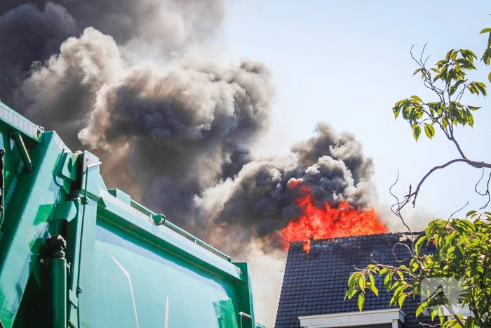 Uitslaande brand zorgt voor flinke rookontwikkeling