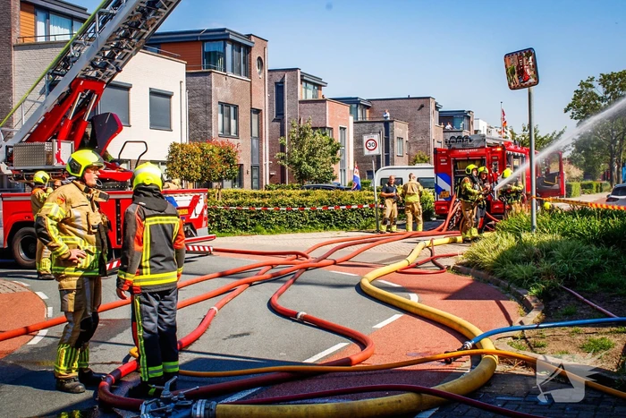 Uitslaande brand zorgt voor flinke rookontwikkeling