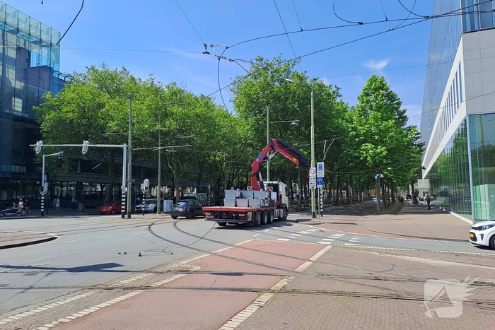 Bovenleiding tram kapot gereden door vrachtwagen