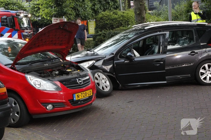 Gewonde en ravage na frontale botsing