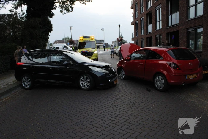 Gewonde en ravage na frontale botsing