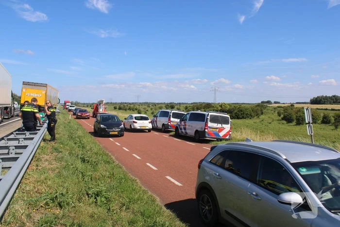 Flinke schade na botsing tussen twee vrachtwagens