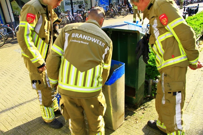 Brand in prullenbak snel geblust