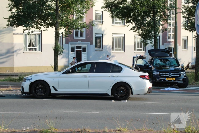Flinke schade na botsing tussen twee auto's
