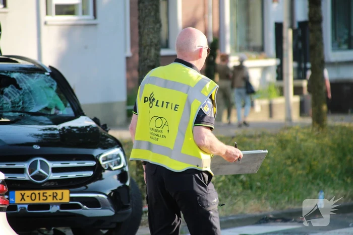 Flinke schade na botsing tussen twee auto's