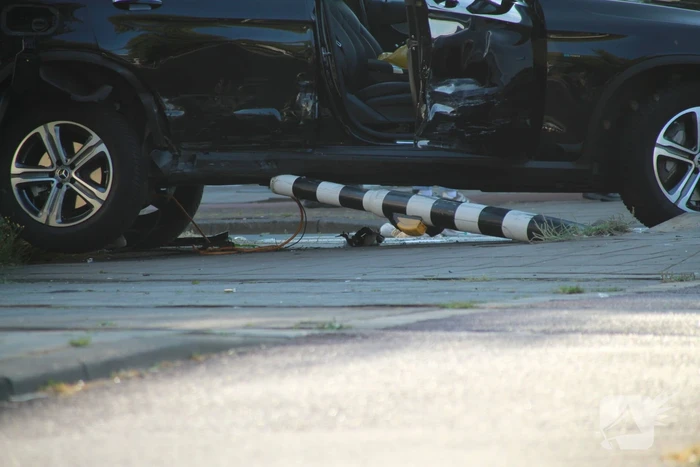 Flinke schade na botsing tussen twee auto's