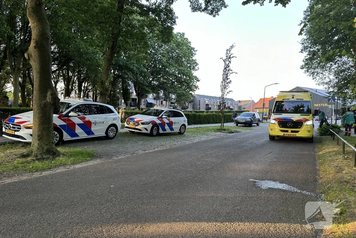 Kind vast met voet tussen spaken van fiets