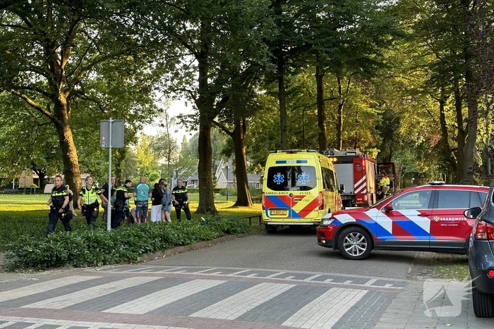 Kind vast met voet tussen spaken van fiets