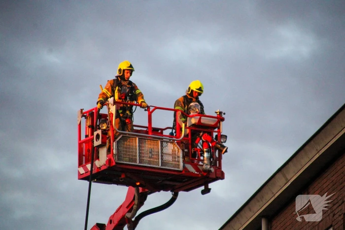 Gewonden en woning onbewoonbaar door uitslaande brand