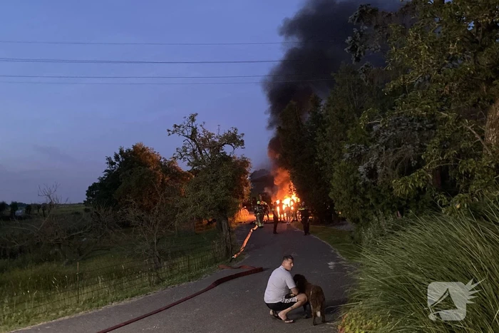 Flinke brand bij grote schuur